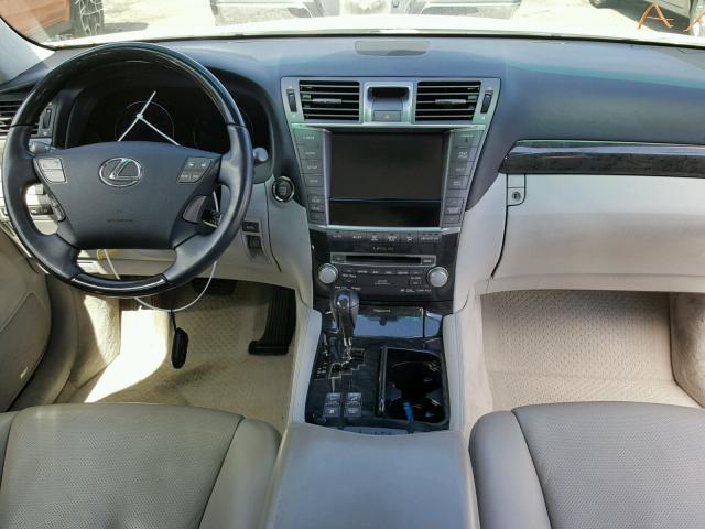 JTHGL5EF1A5040610 - 2010 LEXUS LS 460L WHITE photo 9