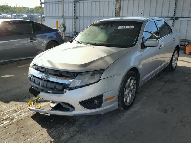 3FAHP0HA1AR142022 - 2010 FORD FUSION SE SILVER photo 2