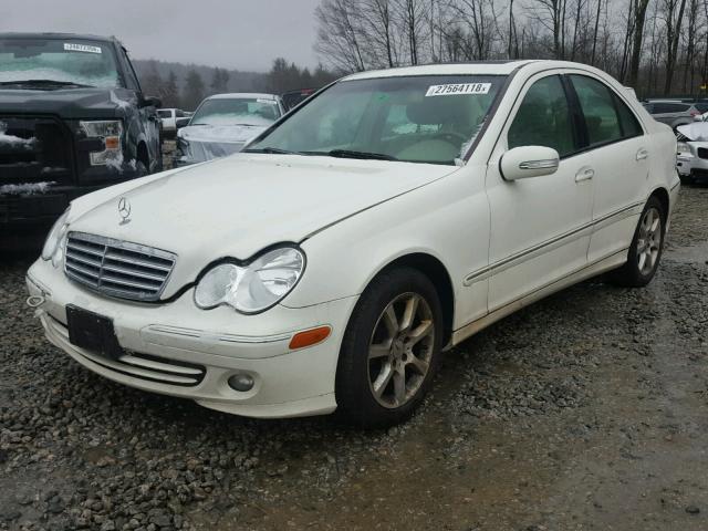 WDBRF87H77F863397 - 2007 MERCEDES-BENZ C 350 4MAT WHITE photo 2