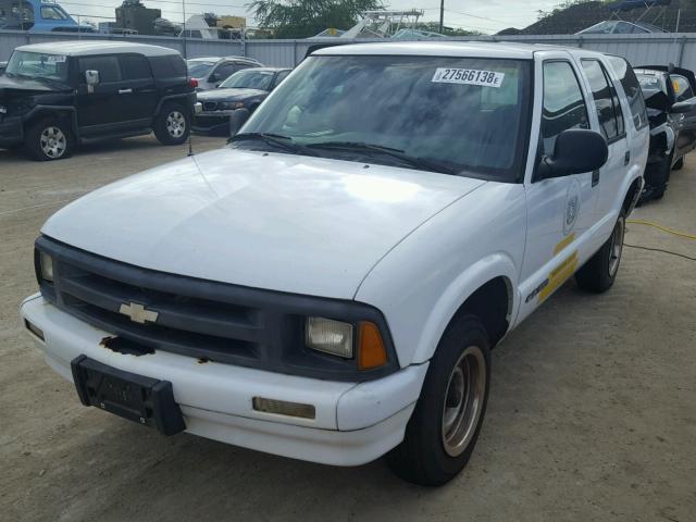 1GNCS13W4S2247372 - 1995 CHEVROLET BLAZER WHITE photo 2