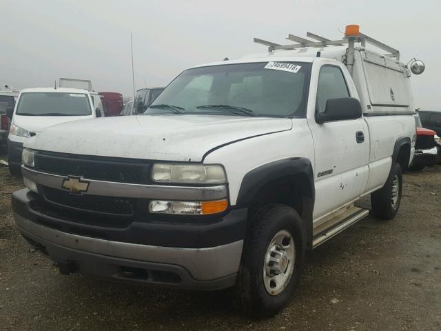 1GCHK24U42E233813 - 2002 CHEVROLET SILVERADO WHITE photo 2