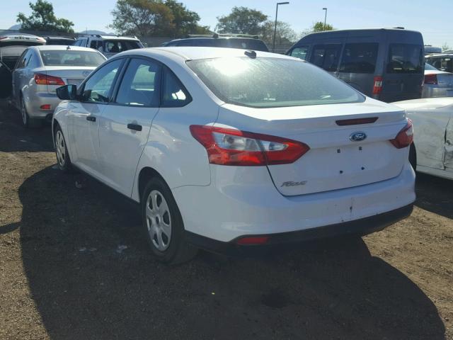 1FAHP3E27CL429414 - 2012 FORD FOCUS S WHITE photo 3