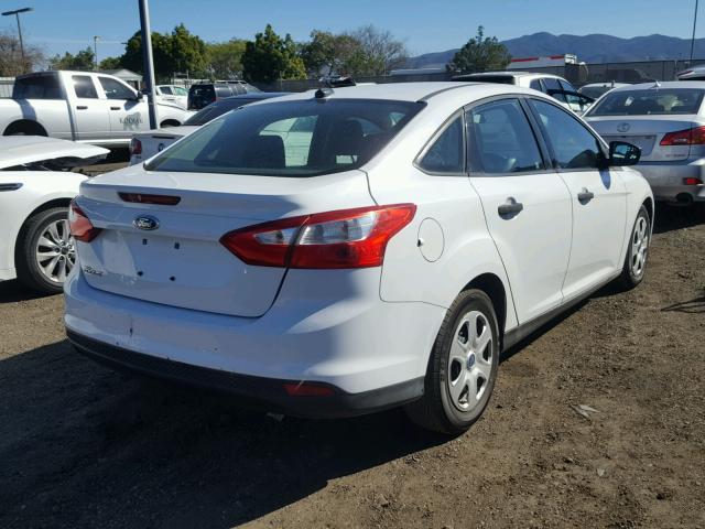 1FAHP3E27CL429414 - 2012 FORD FOCUS S WHITE photo 4