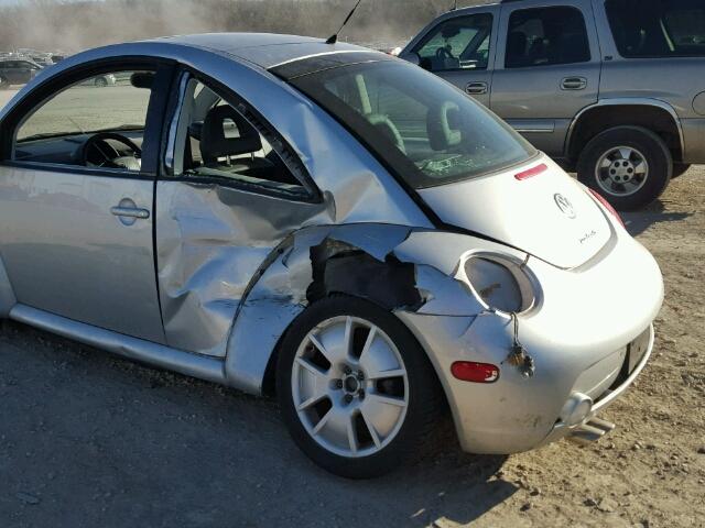 3VWFE21C92M439601 - 2002 VOLKSWAGEN NEW BEETLE 银色 照片 10