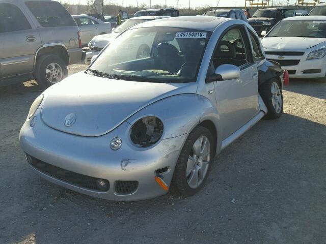 3VWFE21C92M439601 - 2002 VOLKSWAGEN NEW BEETLE 银色 照片 2