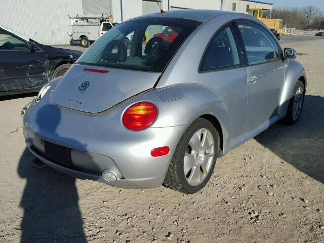 3VWFE21C92M439601 - 2002 VOLKSWAGEN NEW BEETLE 银色 照片 4
