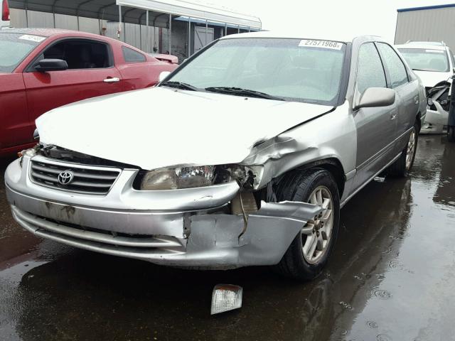 JT2BG22K2Y0505430 - 2000 TOYOTA CAMRY CE SILVER photo 2