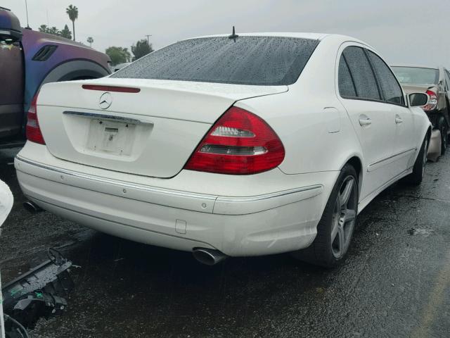 WDBUF70J55A672766 - 2005 MERCEDES-BENZ E 500 WHITE photo 4