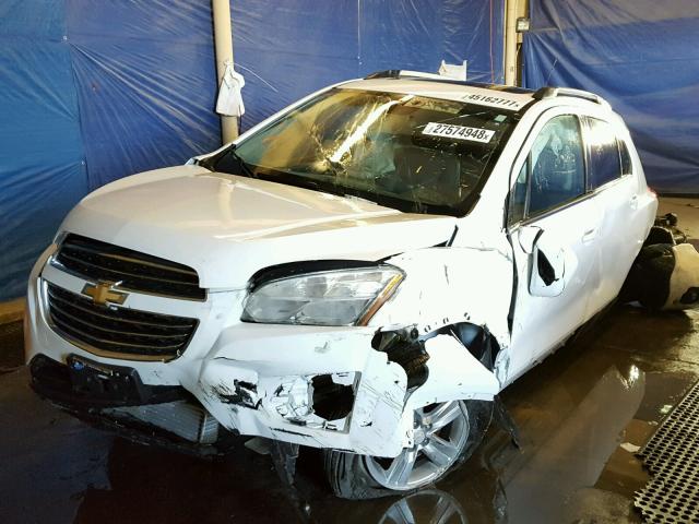 3GNCJLSB1GL277142 - 2016 CHEVROLET TRAX 1LT WHITE photo 2