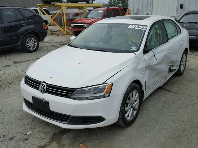 3VWDP7AJ2DM393996 - 2013 VOLKSWAGEN JETTA SE WHITE photo 2