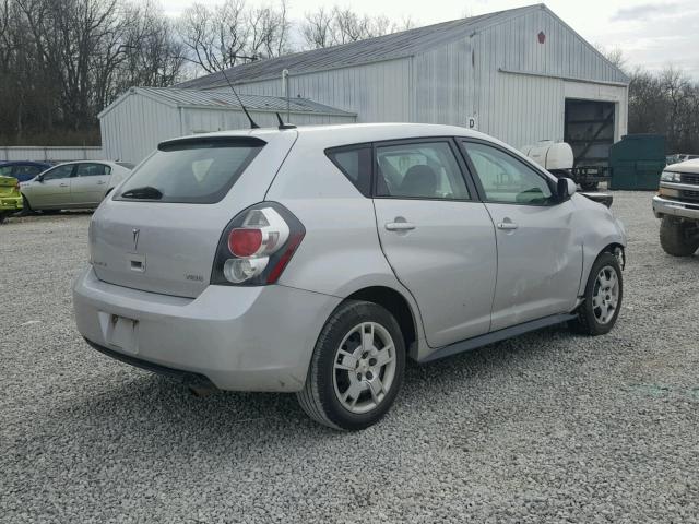 5Y2SP6E07AZ414969 - 2010 PONTIAC VIBE SILVER photo 4