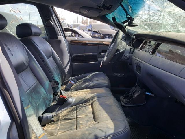 1LNFM82W7WY618968 - 1998 LINCOLN TOWN CAR S BLUE photo 5