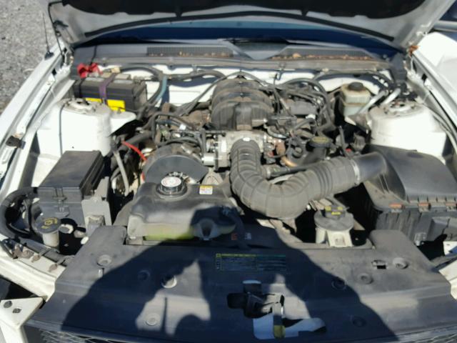 1ZVFT84N255223816 - 2005 FORD MUSTANG WHITE photo 7