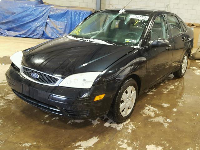 1FAHP34N16W132704 - 2006 FORD FOCUS ZX4 BLACK photo 2