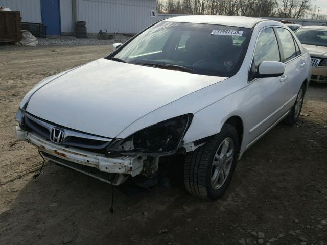 1HGCM563X6A015836 - 2006 HONDA ACCORD SE WHITE photo 2