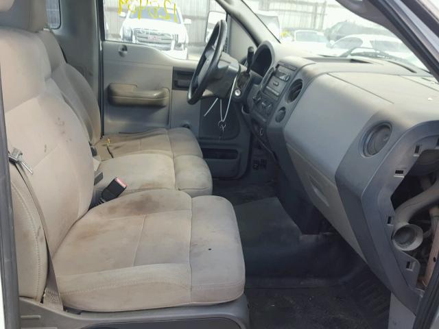 1FTRF12235NB93975 - 2005 FORD F150 WHITE photo 5