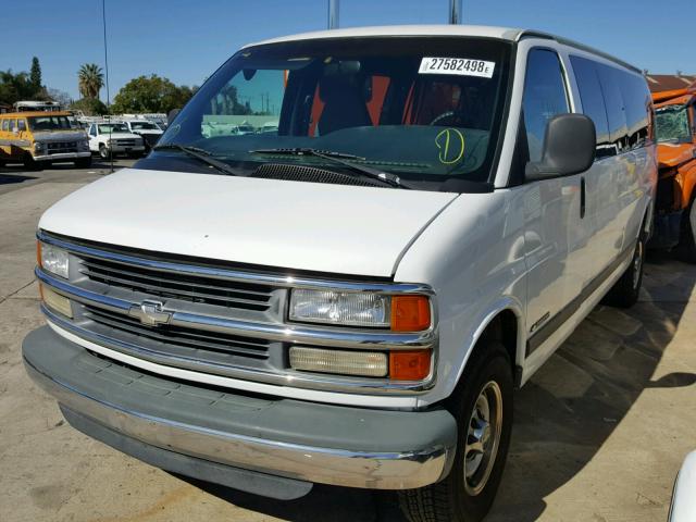 1GAHG39R5W1099203 - 1998 CHEVROLET EXPRESS G3 WHITE photo 2