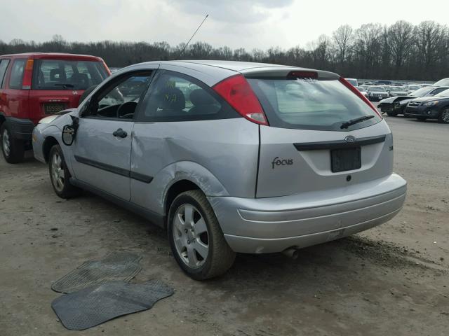 3FAFP31382R199579 - 2002 FORD FOCUS ZX3 SILVER photo 3