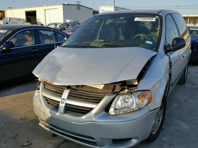 1D4GP45R05B434054 - 2005 DODGE CARAVAN SX SILVER photo 2