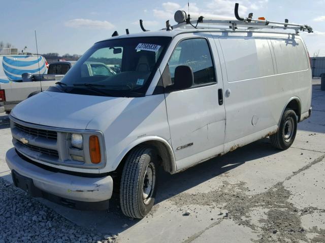 1GCFG25W011142018 - 2001 CHEVROLET EXPRESS G2 WHITE photo 2