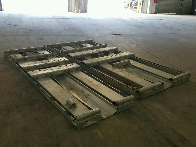 N0V1N1 - 2010 OTHE PALLET PRO SILVER photo 3