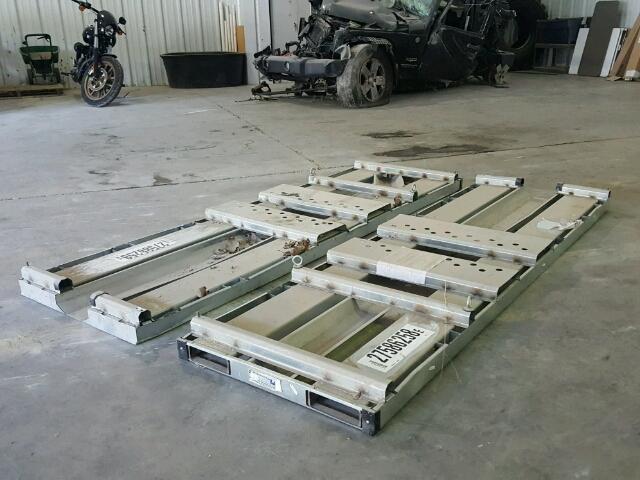 N0V1N11 - 2010 OTHE PALLET PRO SILVER photo 2