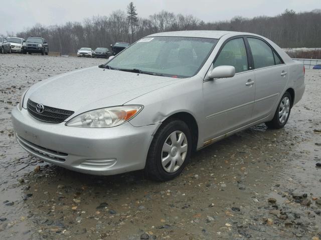 4T1BE32K72U595706 - 2002 TOYOTA CAMRY LE GRAY photo 2