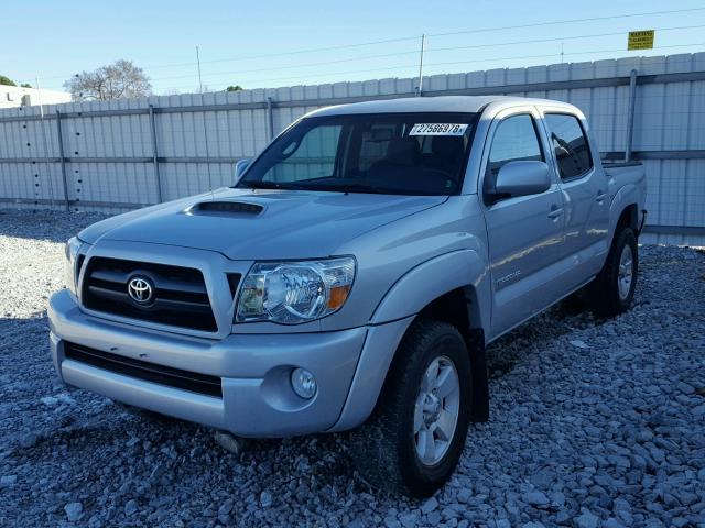 5TEKU72N78Z586089 - 2008 TOYOTA TACOMA DOU SILVER photo 2