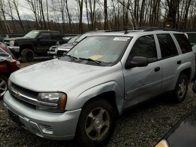 1GNDT13S872238261 - 2007 CHEVROLET TRAILBLAZE SILVER photo 2