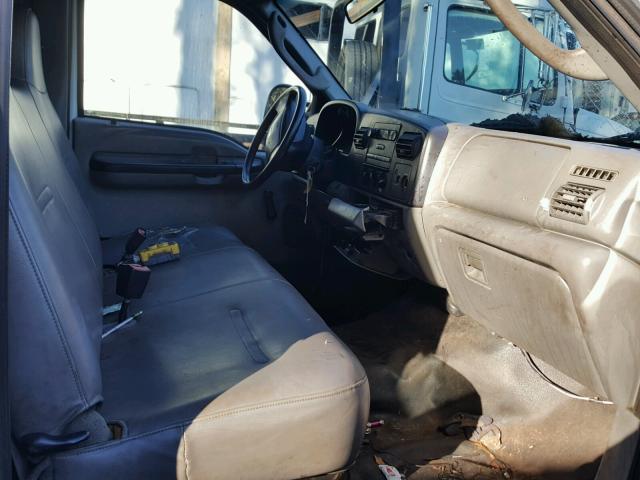 1FDXF46Y25EA61695 - 2005 FORD F450 SUPER WHITE photo 5