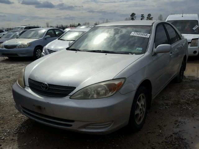 4T1BE32K04U815271 - 2004 TOYOTA CAMRY LE SILVER photo 2