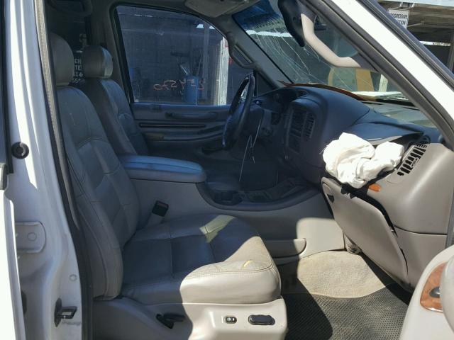 5LMFU28R31LJ16508 - 2001 LINCOLN NAVIGATOR WHITE photo 5