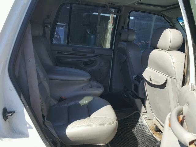 5LMFU28R31LJ16508 - 2001 LINCOLN NAVIGATOR თეთრი ფოტო 6