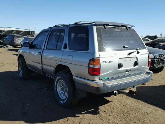 JN8AR05Y4WW259707 - 1998 NISSAN PATHFINDER SILVER photo 3