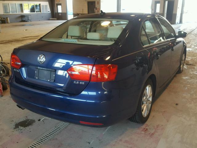 3VWDP7AJ7DM351775 - 2013 VOLKSWAGEN JETTA SE BLUE photo 4