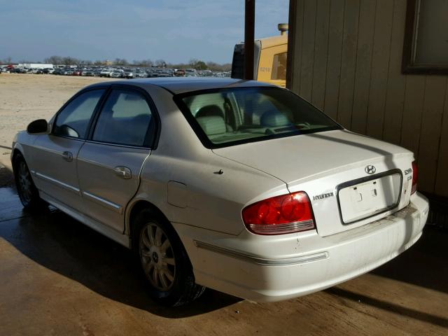 KMHWF35H82A519430 - 2002 HYUNDAI SONATA GLS WHITE photo 3