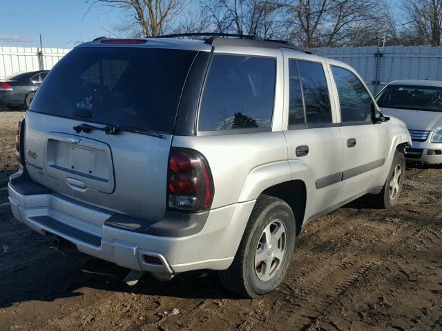 1GNDT13SX52383007 - 2005 CHEVROLET TRAILBLAZE SILVER photo 4