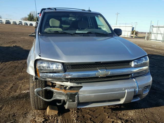 1GNDT13SX52383007 - 2005 CHEVROLET TRAILBLAZE SILVER photo 9