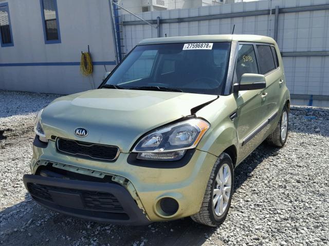 KNDJT2A68D7531387 - 2013 KIA SOUL GREEN photo 2