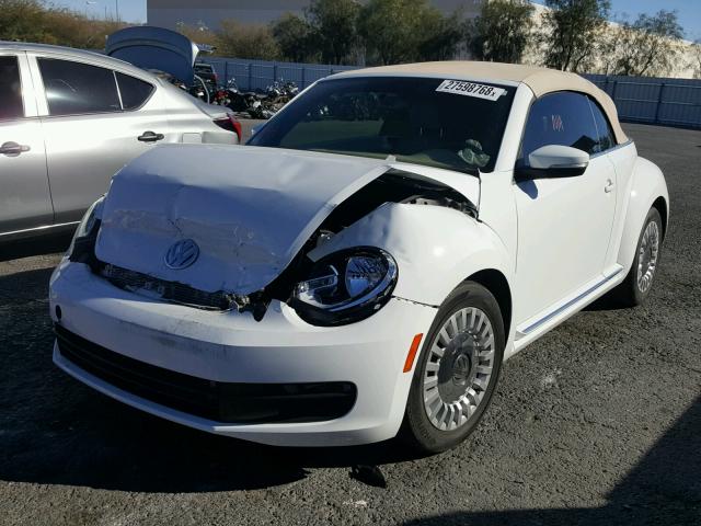 3VW517AT1FM812544 - 2015 VOLKSWAGEN BEETLE 1.8 WHITE photo 2