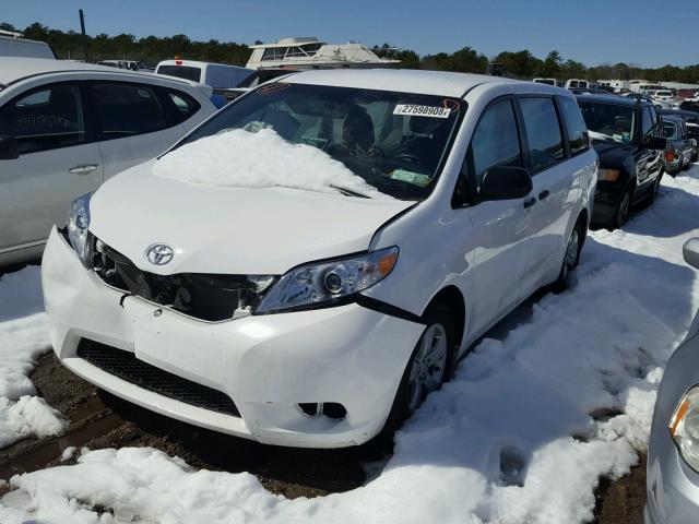 5TDZZ3DC1HS873445 - 2017 TOYOTA SIENNA BAS WHITE photo 2