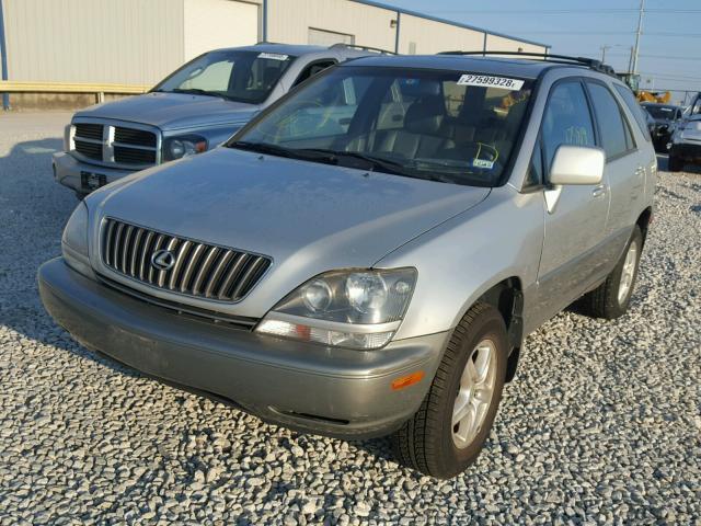 JT6GF10U9Y0078656 - 2000 LEXUS RX 300 SILVER photo 2