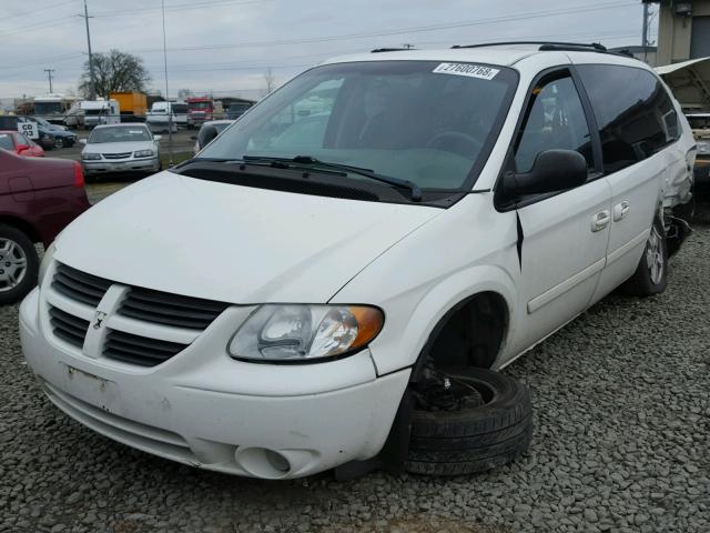 2D8GP44L05R498544 - 2005 DODGE GRAND CARA WHITE photo 2