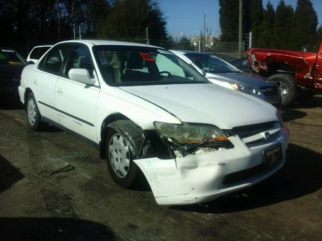 1HGCG5642YA131468 - 2000 HONDA ACCORD LX WHITE photo 1