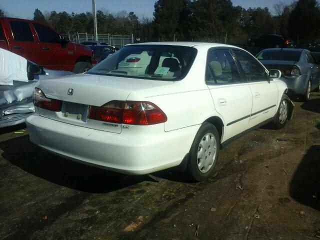 1HGCG5642YA131468 - 2000 HONDA ACCORD LX WHITE photo 4