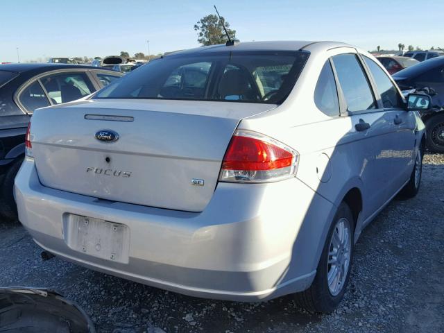 1FAHP35NX8W192224 - 2008 FORD FOCUS SE SILVER photo 4