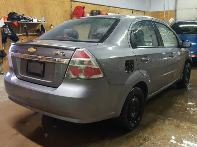 KL1TD56E09B662090 - 2009 CHEVROLET AVEO LS SILVER photo 4