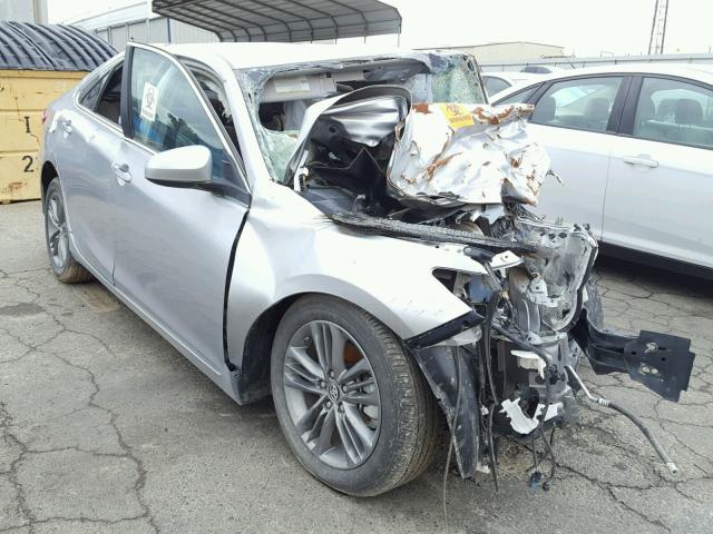 4T1BF1FK8HU319541 - 2017 TOYOTA CAMRY LE 银色 照片 1