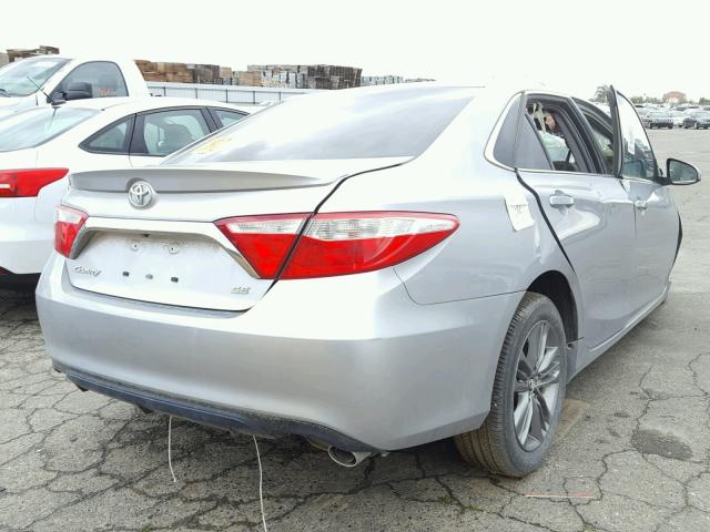 4T1BF1FK8HU319541 - 2017 TOYOTA CAMRY LE 银色 照片 4