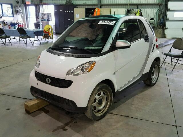 WMEEJ3BA9DK719916 - 2013 SMART FORTWO PUR WHITE photo 2